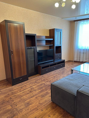 Продам двухкомнатную (2-комн.) квартиру, Совхозная ул, 3, Сокол с