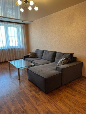 Продам двухкомнатную (2-комн.) квартиру, Совхозная ул, 3, Сокол с