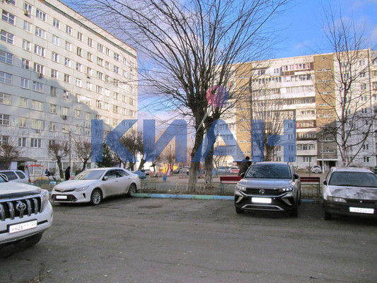 Продам трехкомнатную (3-комн.) квартиру, Устиновича ул, 1а, Красноярск г