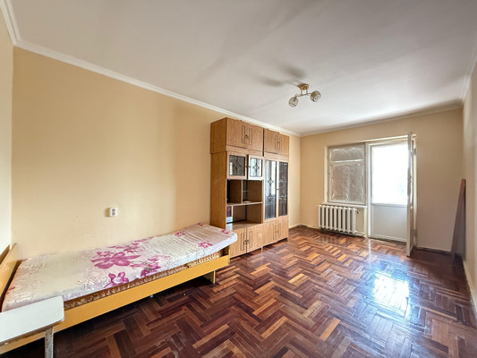 Продам трехкомнатную (3-комн.) квартиру, Ватутина ул, 23, Нальчик г