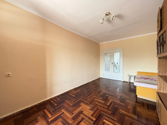 Продам трехкомнатную (3-комн.) квартиру, Ватутина ул, 23, Нальчик г