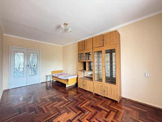 Продам трехкомнатную (3-комн.) квартиру, Ватутина ул, 23, Нальчик г