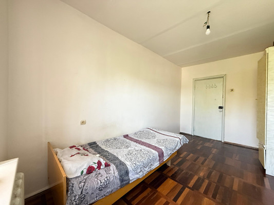 Продам трехкомнатную (3-комн.) квартиру, Ватутина ул, 23, Нальчик г