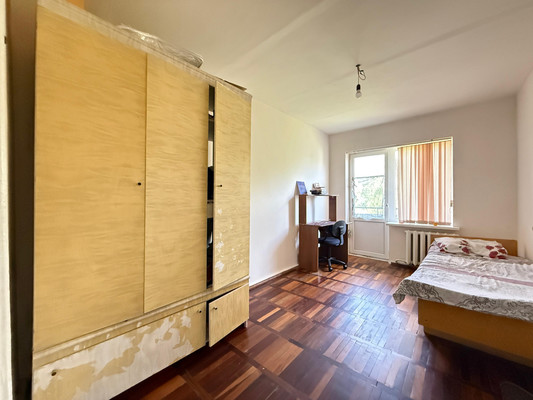 Продам трехкомнатную (3-комн.) квартиру, Ватутина ул, 23, Нальчик г