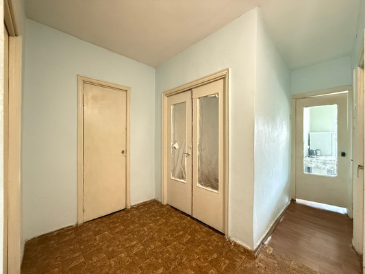 Продам трехкомнатную (3-комн.) квартиру, Ватутина ул, 23, Нальчик г