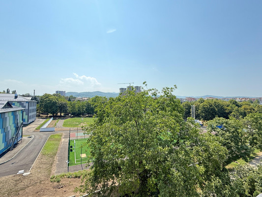 Продам трехкомнатную (3-комн.) квартиру, Ватутина ул, 23, Нальчик г