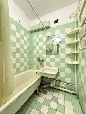 Продам трехкомнатную (3-комн.) квартиру, Ватутина ул, 23, Нальчик г