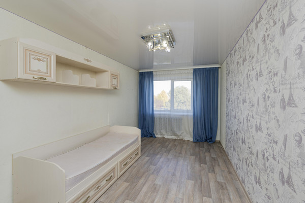 Продам двухкомнатную (2-комн.) квартиру, Нижнемуллинская ул, 9, Култаево с