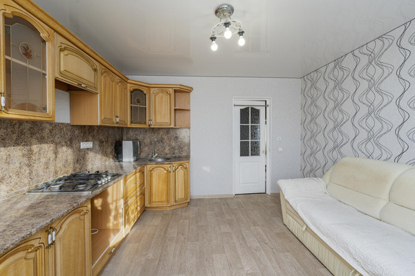 Продам двухкомнатную (2-комн.) квартиру, Нижнемуллинская ул, 9, Култаево с