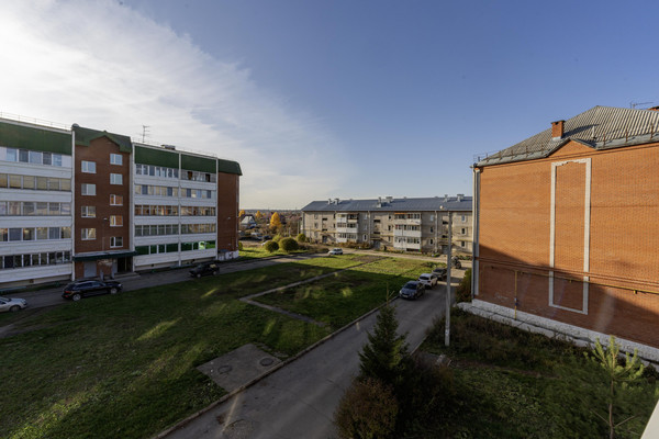 Продам двухкомнатную (2-комн.) квартиру, Нижнемуллинская ул, 9, Култаево с