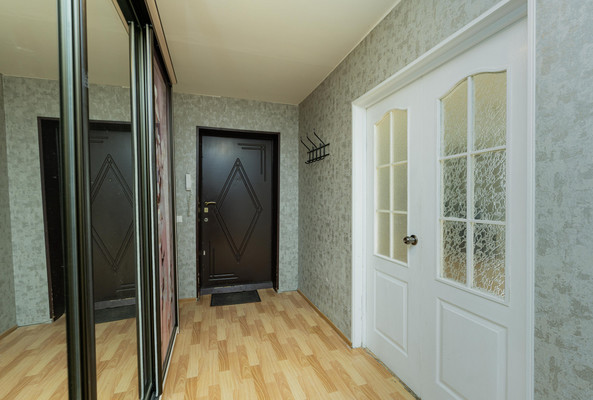 Продам двухкомнатную (2-комн.) квартиру, Нижнемуллинская ул, 9, Култаево с