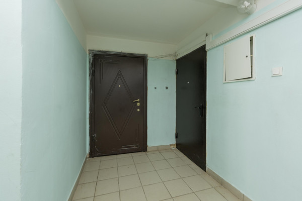 Продам двухкомнатную (2-комн.) квартиру, Нижнемуллинская ул, 9, Култаево с