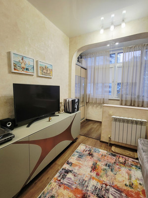 Продам двухкомнатную (2-комн.) квартиру, Параллельная (Центральный р-н) ул, 6/8, Сочи г