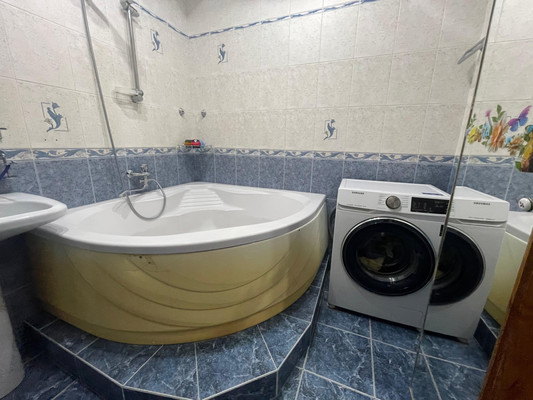 Продам трехкомнатную (3-комн.) квартиру, Кирова ул, 349, Нальчик г