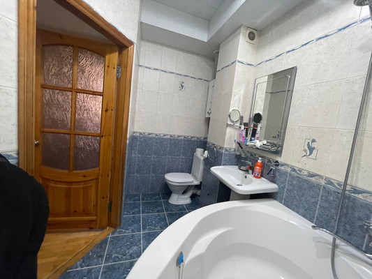 Продам трехкомнатную (3-комн.) квартиру, Кирова ул, 349, Нальчик г