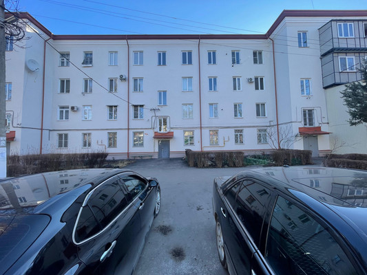 Продам трехкомнатную (3-комн.) квартиру, Кирова ул, 349, Нальчик г