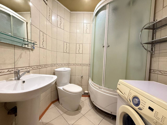 Продам однокомнатную (1-комн.) квартиру, Победы пр-кт, 100, Казань г