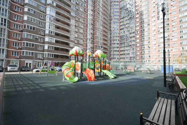 Продам двухкомнатную (2-комн.) квартиру, Российская ул, 79/3к2, Краснодар г