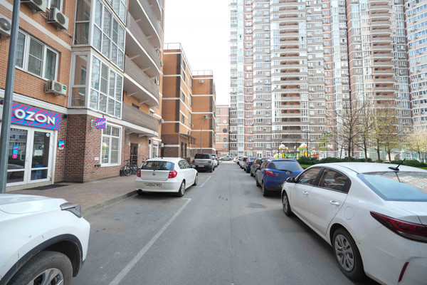 Продам двухкомнатную (2-комн.) квартиру, Российская ул, 79/3к2, Краснодар г