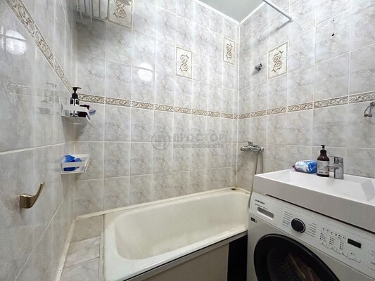 Продам трехкомнатную (3-комн.) квартиру, Яковоапостольский пер, 15, Москва г