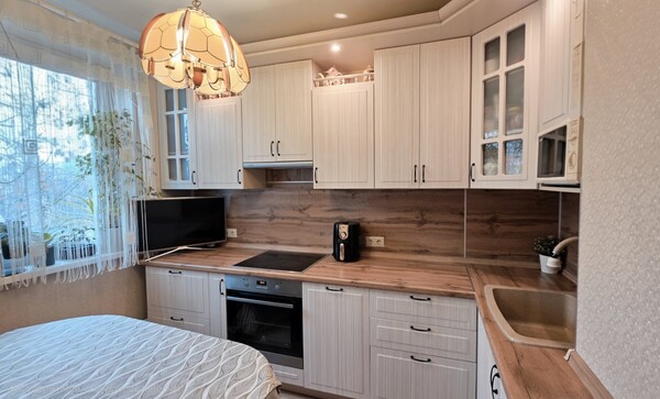 Продам двухкомнатную (2-комн.) квартиру, Лескова ул, 21, Москва г