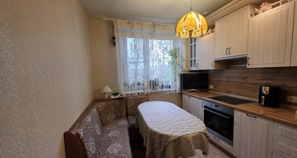 Продам двухкомнатную (2-комн.) квартиру, Лескова ул, 21, Москва г