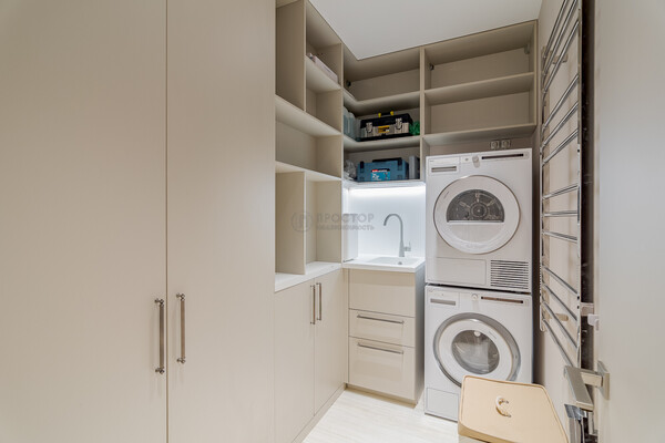 Продам многокомнатную квартиру, Корабельная ул, 17к3, Москва г