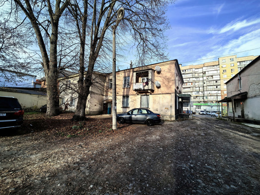 Продам трехкомнатную (3-комн.) квартиру, Ахохова ул, 139, Нальчик г