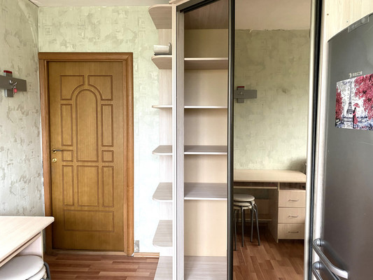 Продам комнату в 3-комн. квартире, Поликарпова аллея, 8ак1, Санкт-Петербург г