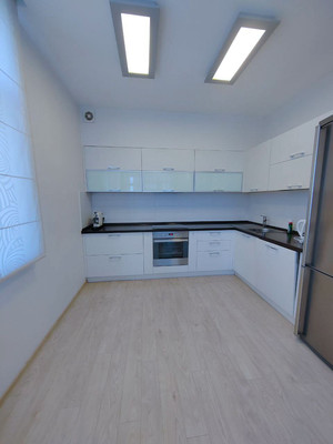 Продам двухкомнатную (2-комн.) квартиру, Меридианная ул, 4, Казань г