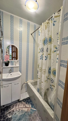 Продам трехкомнатную (3-комн.) квартиру, Фрунзе ул, 69, Туапсе г