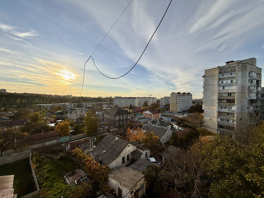 Продам трехкомнатную (3-комн.) квартиру, Совхозная ул, 21, Симферополь г