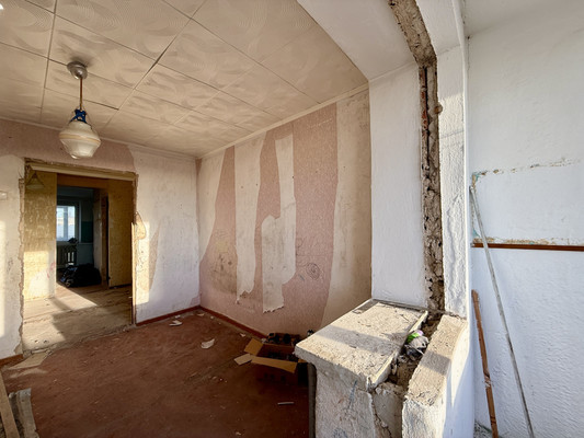 Продам трехкомнатную (3-комн.) квартиру, Совхозная ул, 21, Симферополь г