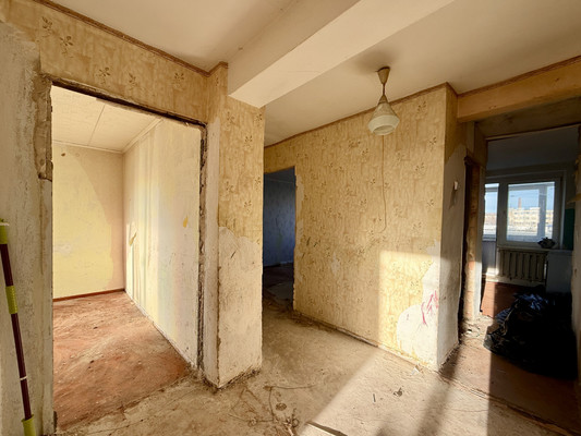 Продам трехкомнатную (3-комн.) квартиру, Совхозная ул, 21, Симферополь г