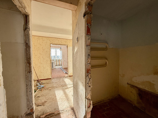 Продам трехкомнатную (3-комн.) квартиру, Совхозная ул, 21, Симферополь г