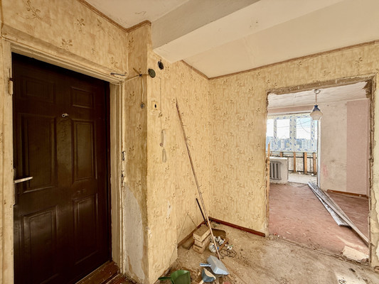 Продам трехкомнатную (3-комн.) квартиру, Совхозная ул, 21, Симферополь г