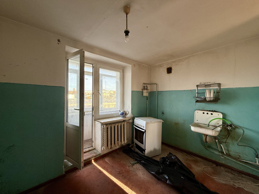 Продам трехкомнатную (3-комн.) квартиру, Совхозная ул, 21, Симферополь г