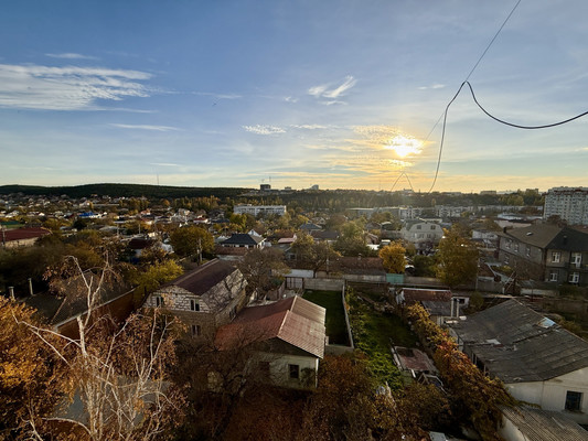 Продам трехкомнатную (3-комн.) квартиру, Совхозная ул, 21, Симферополь г