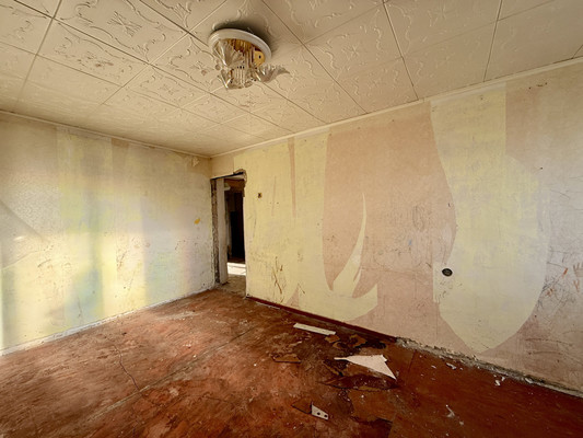 Продам трехкомнатную (3-комн.) квартиру, Совхозная ул, 21, Симферополь г