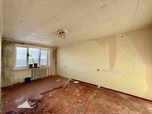 Продам трехкомнатную (3-комн.) квартиру, Совхозная ул, 21, Симферополь г