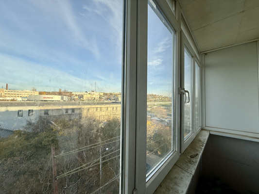 Продам трехкомнатную (3-комн.) квартиру, Совхозная ул, 21, Симферополь г