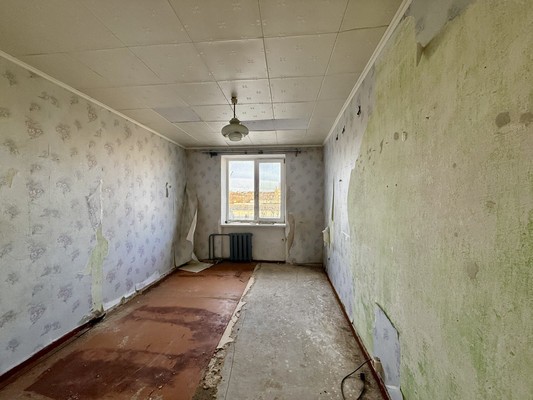 Продам трехкомнатную (3-комн.) квартиру, Совхозная ул, 21, Симферополь г