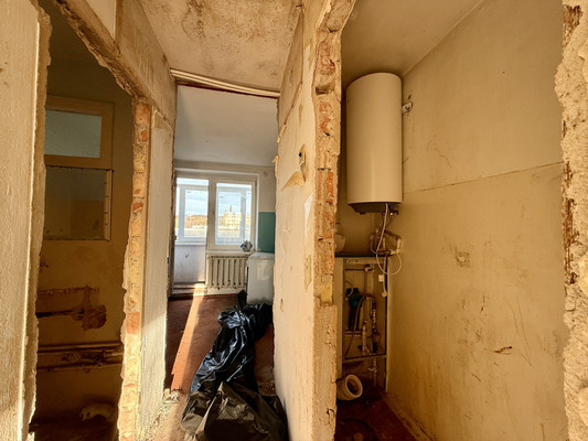 Продам трехкомнатную (3-комн.) квартиру, Совхозная ул, 21, Симферополь г