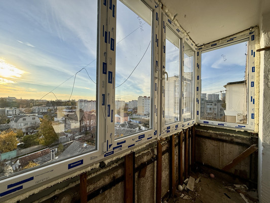 Продам трехкомнатную (3-комн.) квартиру, Совхозная ул, 21, Симферополь г