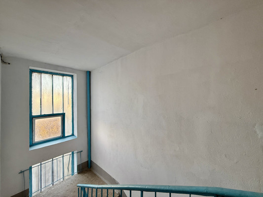 Продам трехкомнатную (3-комн.) квартиру, Совхозная ул, 21, Симферополь г