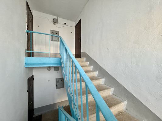 Продам трехкомнатную (3-комн.) квартиру, Совхозная ул, 21, Симферополь г