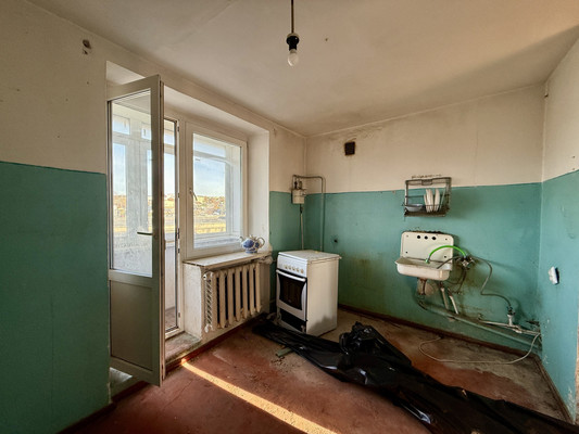 Продам трехкомнатную (3-комн.) квартиру, Совхозная ул, 21, Симферополь г