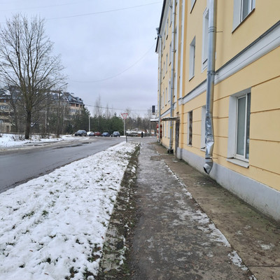 Продам комнату в 8-комн. квартире, Красноармейский пр-кт, 26, Гатчина г