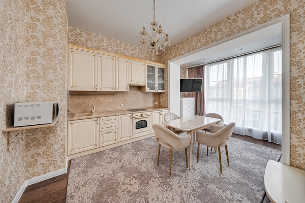 Продам трехкомнатную (3-комн.) квартиру, МФЖК Ангелово-Резиденц тер, 42, Ангелово с