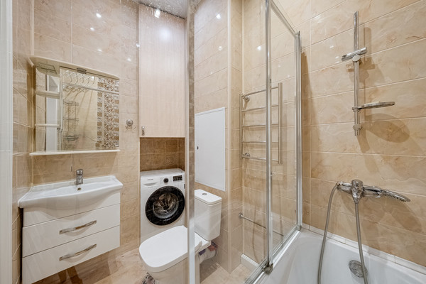 Продам трехкомнатную (3-комн.) квартиру, МФЖК Ангелово-Резиденц тер, 42, Ангелово с